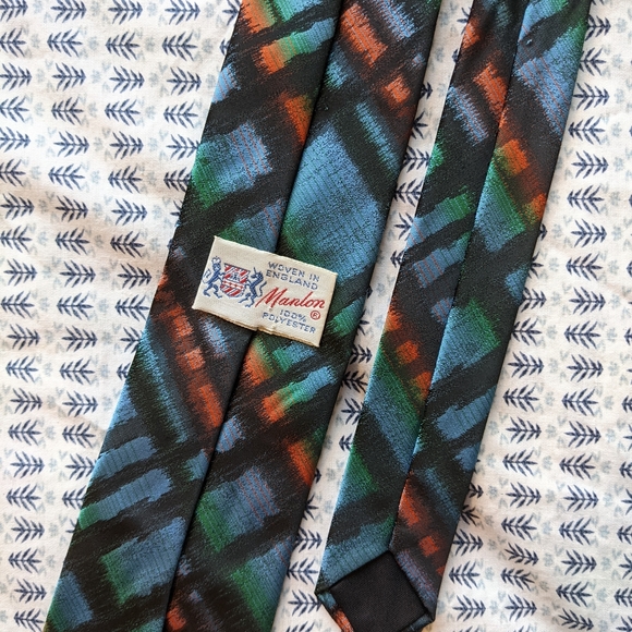 Bundle of 2 Abstract Ties - Picture 3 of 5